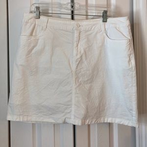 St. John’s Bay White Short Size 14